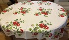 NAPPE ANCIENNE WILENDUR fleurs rouges brillantes environ 53” X 67”