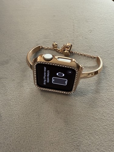 Apple Watch SE 40mm Aluminum Ion X Glass GPS With 2 Cases And 10 Bands. - Photo 3 sur 14