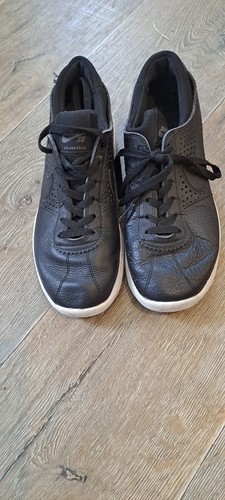 Jungen Nike Turnschuhe Größe 6