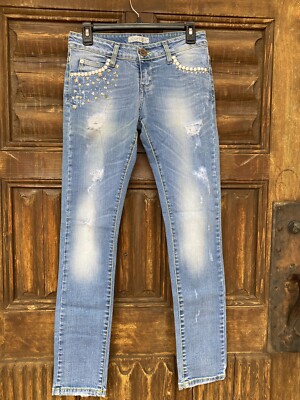 JUSTR remises Unique Women’s Blue Jeans!