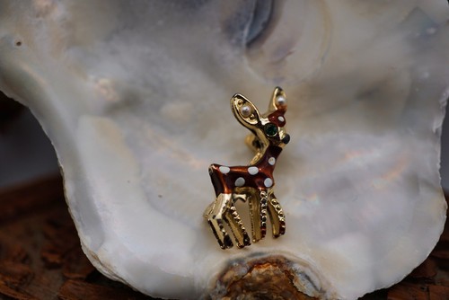 Vintage Brooch Gold Metal Enamel Diamante Seed Pearl Emerald Small Deer - Picture 3 of 14