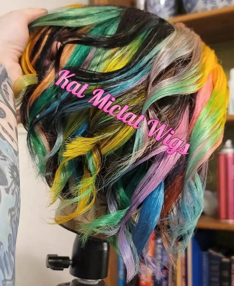 Peluca de cabello humano Remy corte de pelo invertido arco iris y negro con flequillo hecha a mano 🌈 Foto 4 de 4