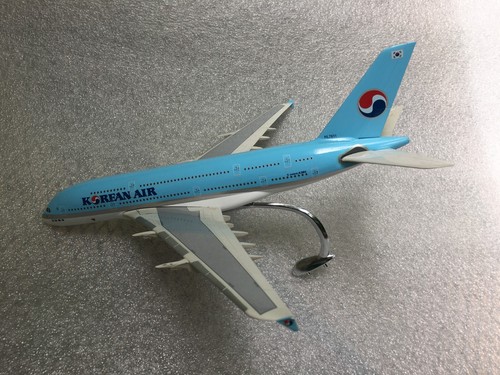 1:400 AV400 Korean Air Airbus A380-861 HL7612 (Missing Parts) - Picture 4 of 7