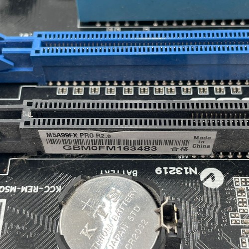 ASUS SABERTOOTH 990FX R2.0 AMD AM3+ DDR3 ATX Motherboard - READ - Picture 6 of 7