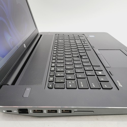 HP ZBOOK 17 G4 i7 7820HQ 32GB RAM 512GB NVMe 17" Quadro P3000 GRADE C Laptop - Zdjęcie 6 z 7