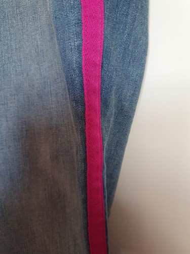 ***JEANSHOSE MIT FARBIGEM GALONSTREIFEN*** - Bild 9 von 21