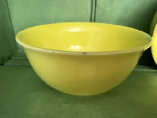 Vintage Salerno Italy 5" Yellow Fruit Bowls - Set of 3 - Picture 5 of 6