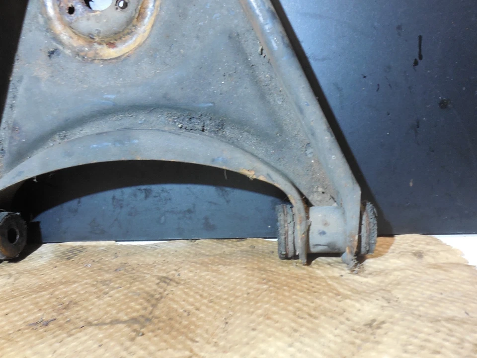 Brazo de control Wishbone inferior delantero izquierdo 86-89 Mercedes Benz 560SL R107 Foto 3 de 4