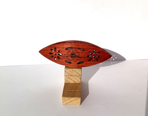 Rosewood tatting shuttle with cutouts 3" long - Picture 5 of 8