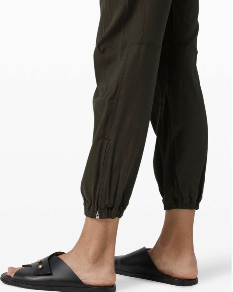 Essential affinity mid rise jogger hot sale