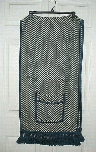 Winter Blanket Shawl with Pockets Blue White Fringed Acrylic New - Picture 8 of 9