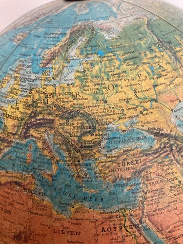 VINTAGE EARLY TO MID 1970s TERRESTRIAL GLOBE - Picture 7 of 11