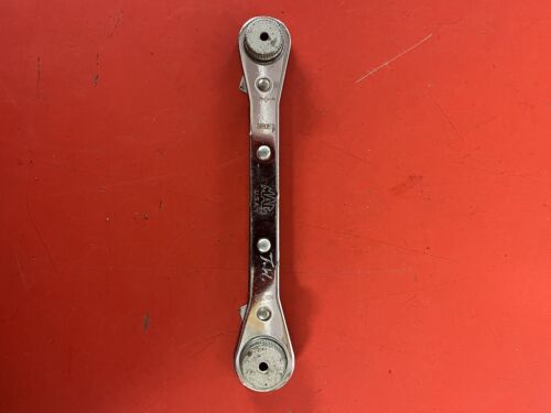 MAC Tools USA RWB0810 1/4 X 5/16 Specialty Thumb Wheel Ratcheting Offset Wrench - Picture 2 of 7
