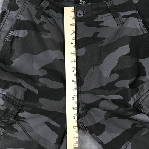PLUGG Cargo Shorts, Men's 31, Grey Camo Skater EUC - Picture 7 of 8