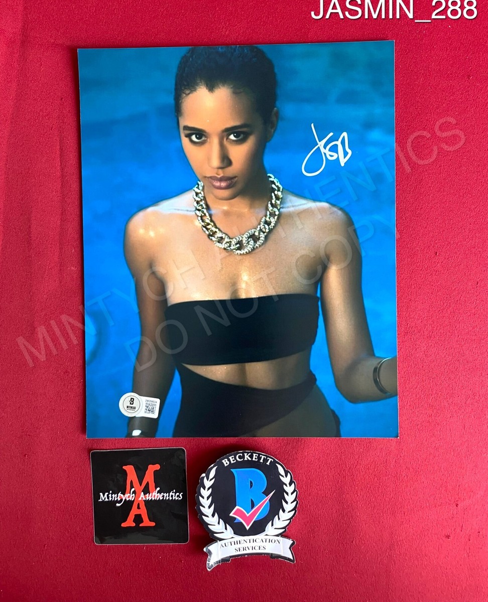Jasmin Savoy Brown autographed signed 8x10 photo model pose Scream