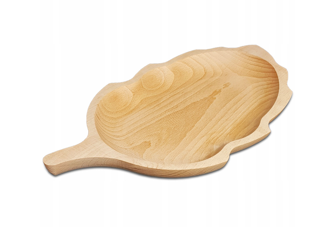 Assiette en bois en forme de feuille pour vos apéritifs dînatoires conviviaux