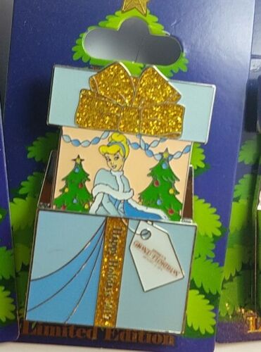 2017 Disney Aschenputtel Weihnachten Frohe Feiertage GESCHENKBOX Resort Pin - Bild 2 von 3