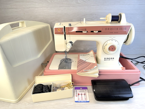Singer Merritt 2404 Pink Sewing Machine W/Foot Pedal Hard Case & Accessories