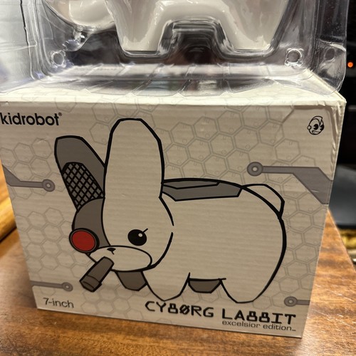 Kidrobot SDCC 2012 Kozik Cyborg Labbit Le 300 Excelsior Ed Chuckboy 7" Signed - Picture 2 of 20