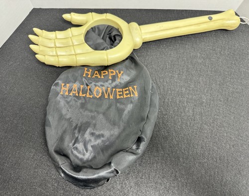 Bolso de Halloween Gemmy Vintage Truco o Trato Esqueleto Mano Saco Golosinas Funciona - Imagen 2 de 17