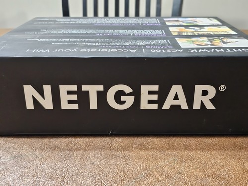 Netgear Nighthawk Router AC2100 Smart WiFi Fast 4K Streaming (R7200-100) -[LN]™ - Picture 4 of 10
