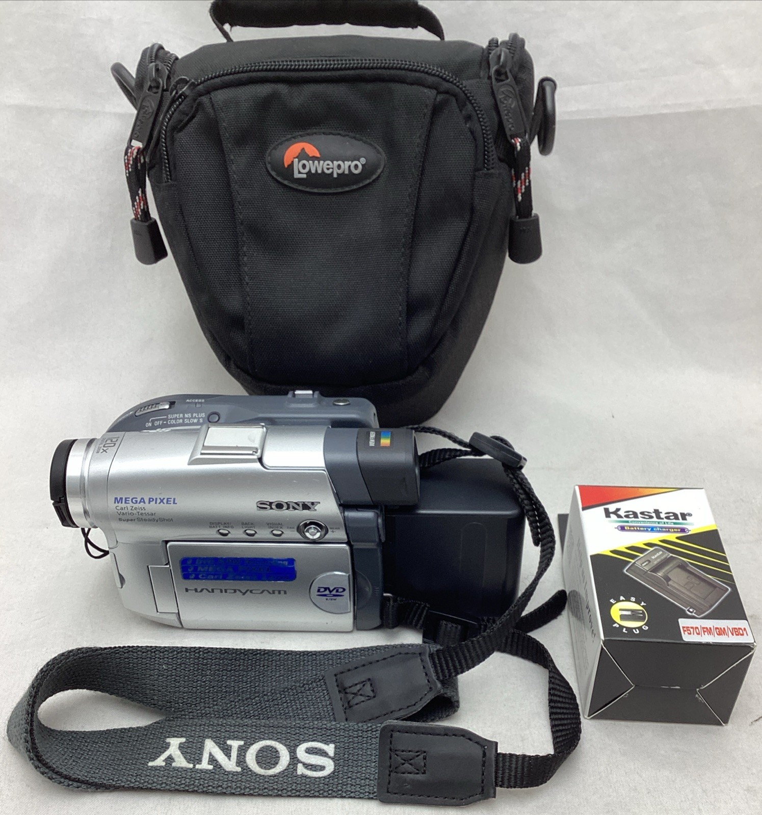 Sony DCR-DVD201 HANDYCAM Digital Video Camera Recorder