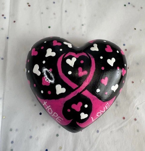 Artisan Hand Painted Man Made Rock | Breast Cancer Awareness Heart Painting #D - Bild 1 von 5