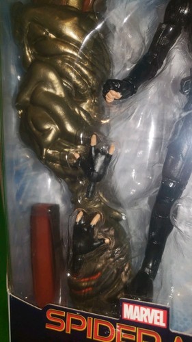 Marvel Legends Spider-Man Lejos de Casa Traje de Sigilo 6” Figura Hombre Fundido BAF - Imagen 5 de 11