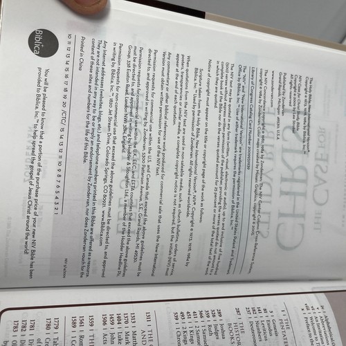 The Case for Christ Study Bible by Lee Strobel - Hardcover 2010 No Dust Cover - Picture 3 of 20