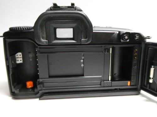 Canon EOS 500 Black Enthusiasts SLR Film Camera Body - Picture 8 of 10