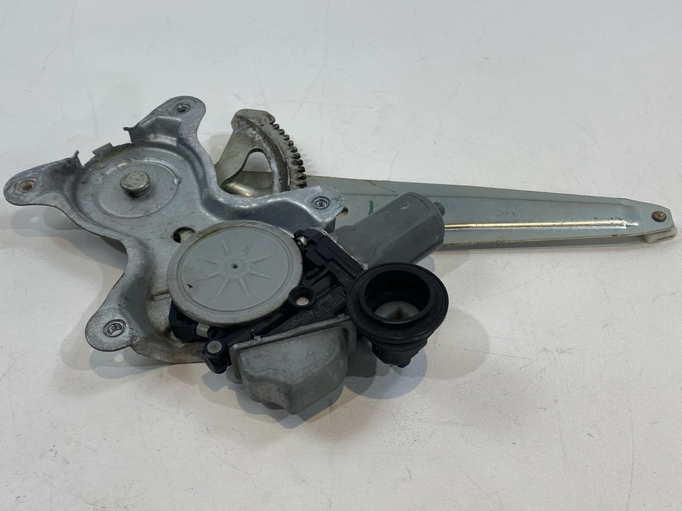 Se adapta a LEXUS CT200H 2011-2015 puerta trasera derecha pasajero ventana motor regulador OEM Foto 2 de 4