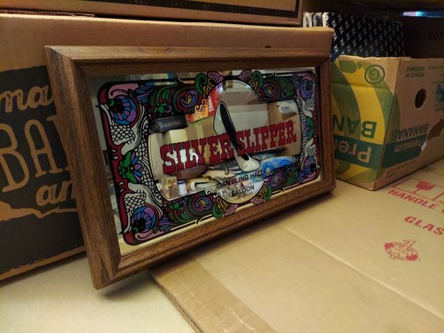 Vintage ARGENTO SLIPPER Gambling Hall & Saloon 17x10" insegna specchio incorniciata Las Vegas - Foto 3 di 15