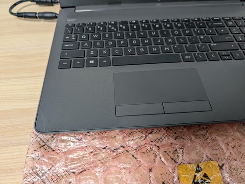 HP 250 G7 15,6" Laptop - Intel i5-8265U - 8GB Ram - ohne Speicher - Bild 2 von 19