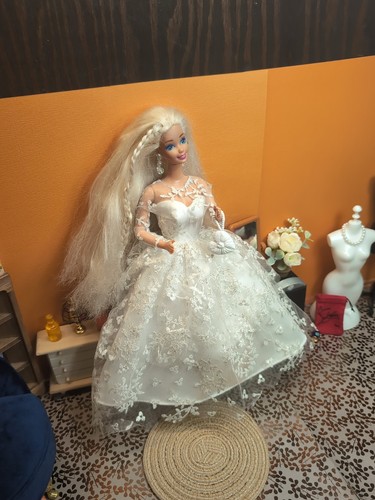 Vintage Barbie Clone Outfit - Wedding Dress + Accessories - Picture 2 of 20