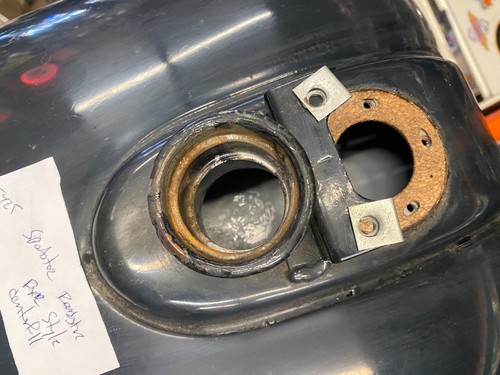 OEM Harley Sportster roadster Gas Tank FXR Center Fill 83-85 XLS - Picture 7 of 13