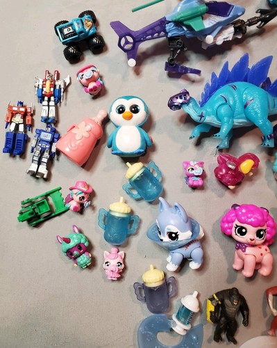 LARGE Lot Of Assorted Toys - Picture 5 of 17