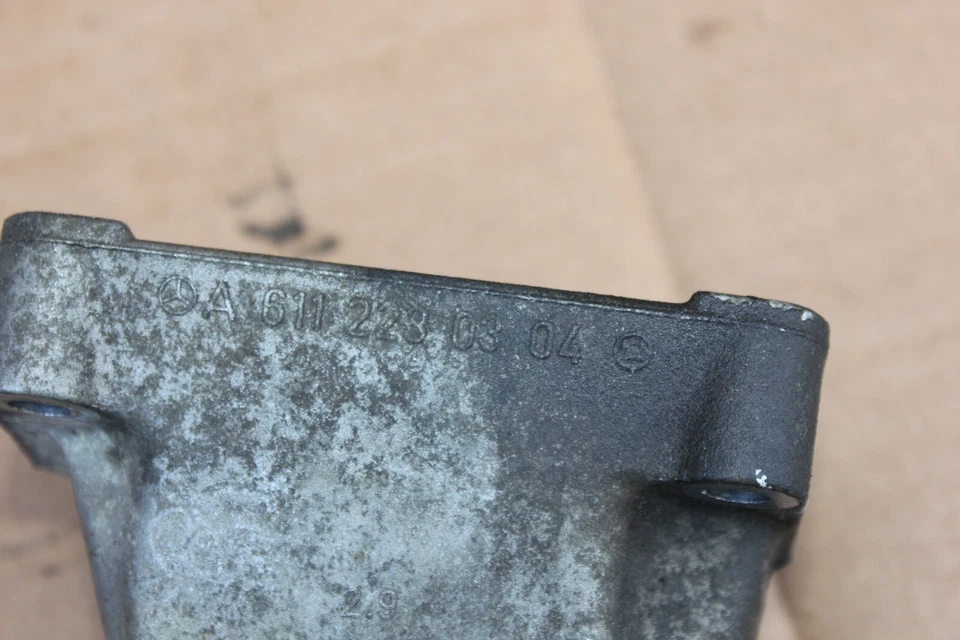 03-06 Sprinter 2500 3500 2.7 右电机发动机安装支架 A6112230304 — 第 2/4 张图片