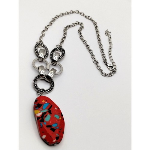 Vintage Terrazzo Red Glass Pendant on Silver Tone Chain Lg Mixed Metal Circles - Imagen 4 de 6