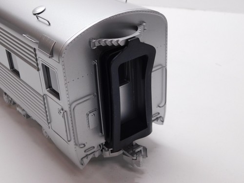 USA Trains G Scale Santa Fe Super Chief Aluminum Coach Car #3 R31001-2 - Picture 7 of 20