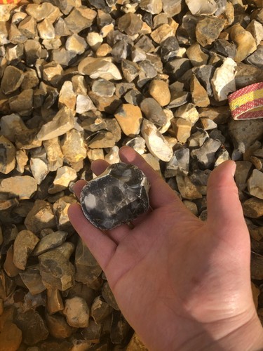 Mini Bulk bag of Natural Flint Rock Stone Chippings 25mm - 75mm Approx 500kg - Picture 4 of 7