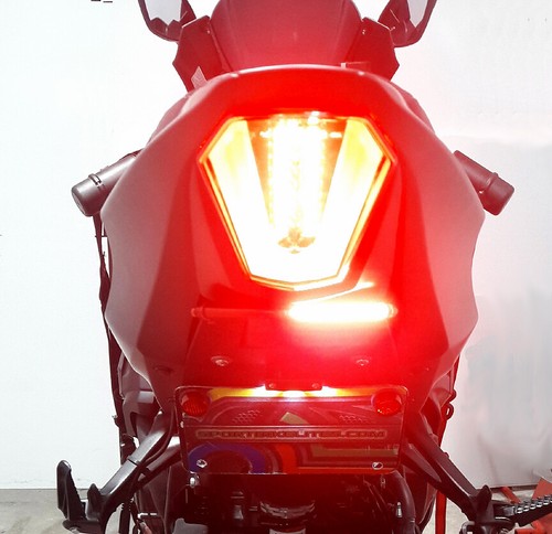 GSX-R1000 2017-2024 Fender Eliminator w/ Red LED Turn Signal Light Bar - Smoked - Picture 2 of 5
