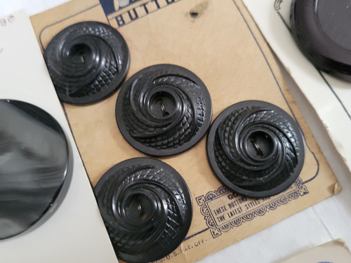 LOT Dark Vintage Buttons - Composite, Plastic, Bakelite, Celluloid - Picture 3 of 11