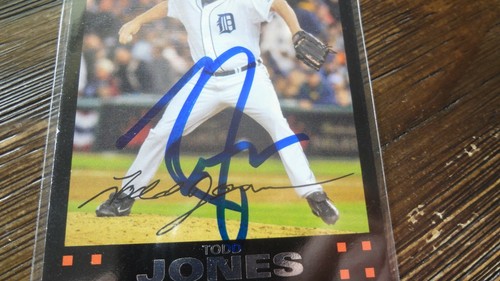 2007 TOPPS TODD JONES AUTOGRAPHED BASEBALL CARD - Picture 2 of 2