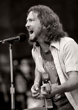 Eddie Vedder Singing 8x10 Picture Celebrity Print