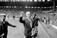 Football Bill Shankly Acknowledges The Crowd 1973 OLD PHOTO