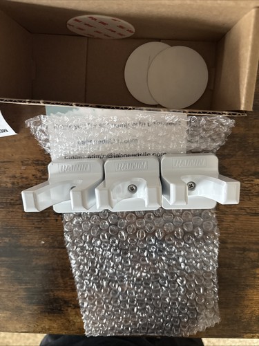 New in Box Rainin 17003024 RAINEN PIPET Magnetic Hang-Up w/Adhesive Disk 3/PK - Picture 2 of 3