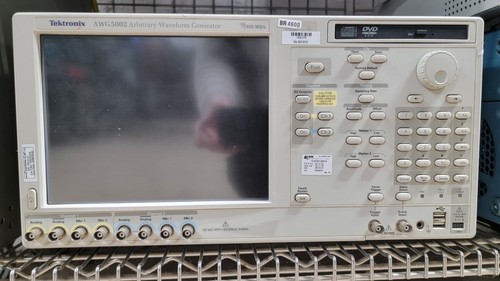 Generador de forma de onda arbitraria Tektronix AWG5002 CALIBRADO 600 MS/s Excelente - Imagen 1 de 14