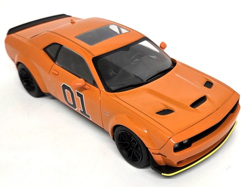 Solido 1/18 Dodge Challenger R/T Scat Pack Widebody Hazzard Tribute model car - Picture 7 of 8