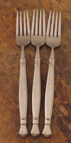 Oneida Akt 11 zwei Satinwürfel 3 Tafelgabeln Erbstück Edelstahl Besteck Posten D - Bild 1 von 4