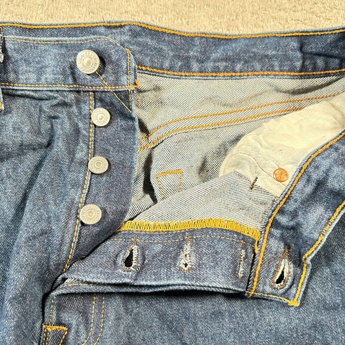 Levis 501 Jeans Men 32x28 Blue Button Fly Straight Leg Mid Rise 100% Cotton - Foto 3 di 11